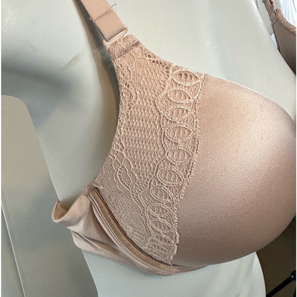 Maidenform Women's Bra 36C - underwire coverts to - soft pink color. Like new - Picture 2 of 8